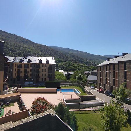 Apartaments Sort Pirineus Bagian luar foto