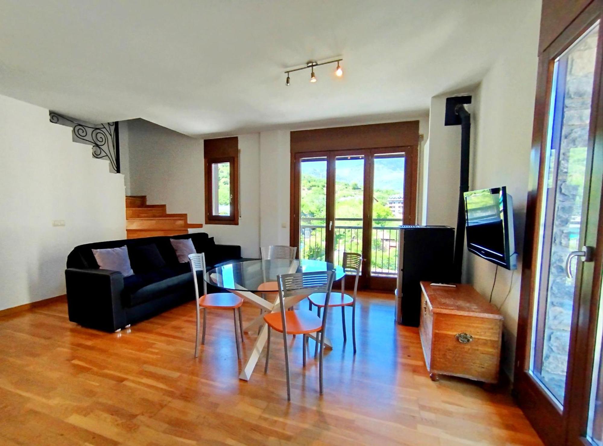 Apartaments Sort Pirineus Bagian luar foto