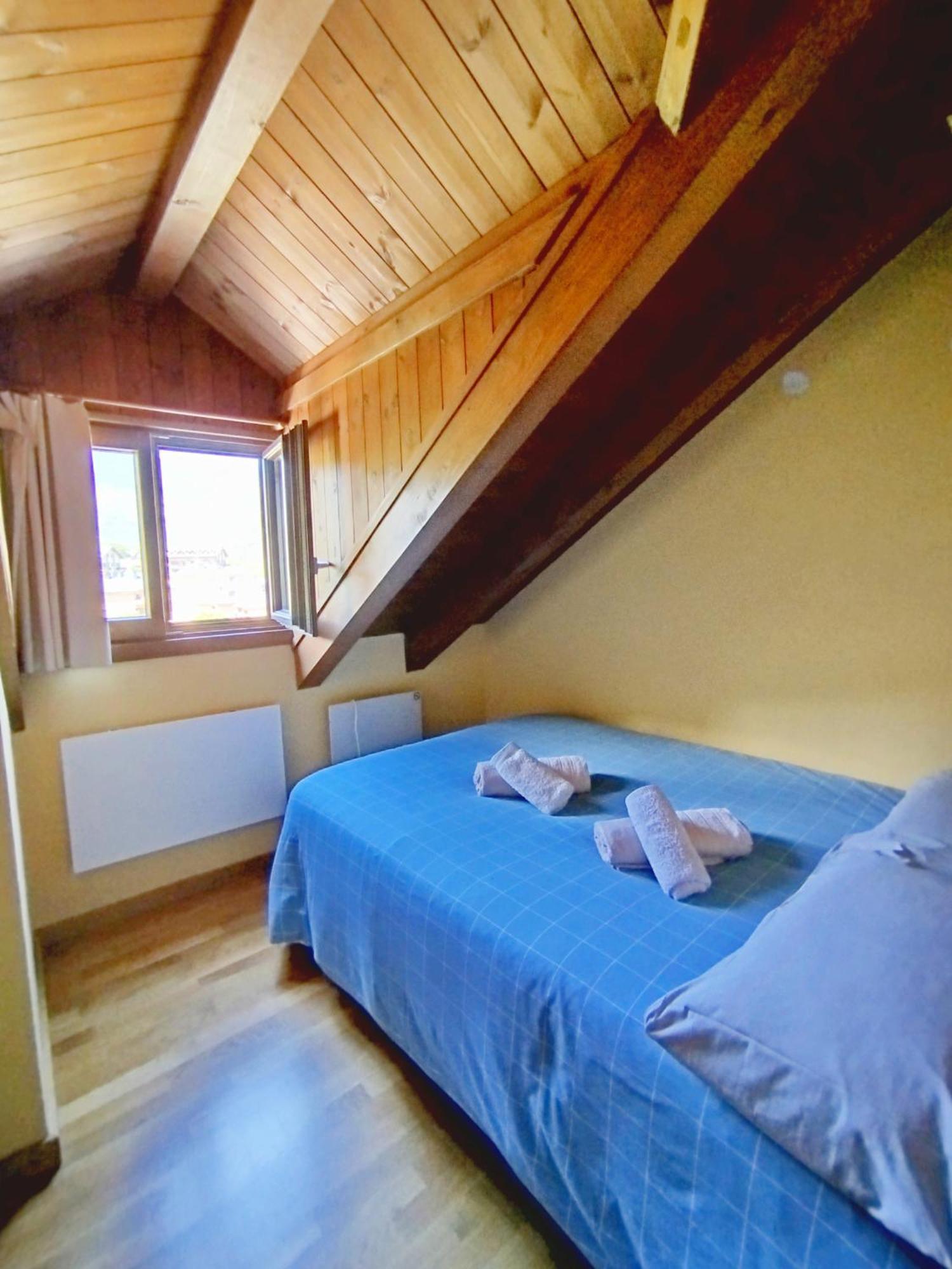 Apartaments Sort Pirineus Bagian luar foto