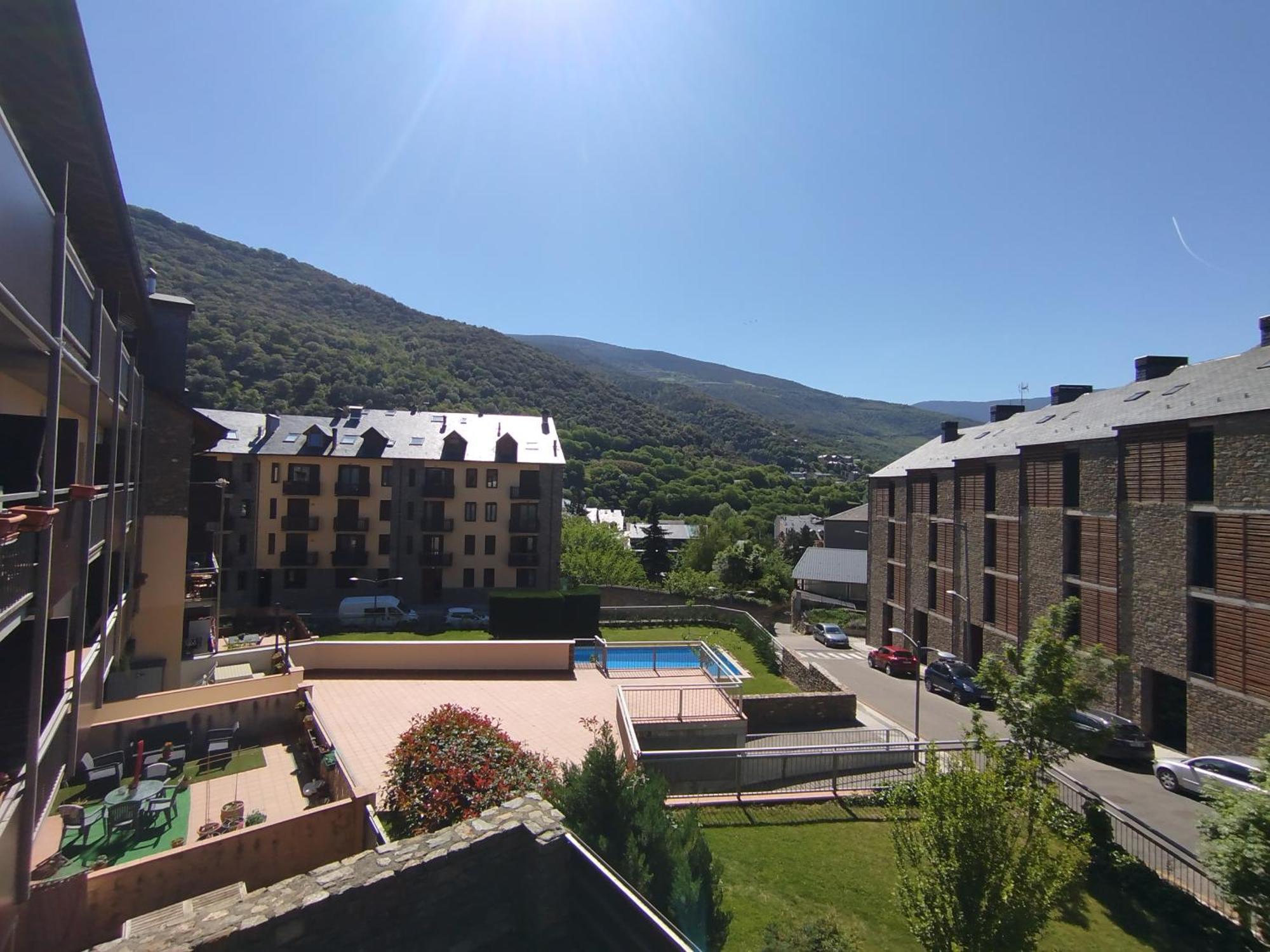 Apartaments Sort Pirineus Bagian luar foto