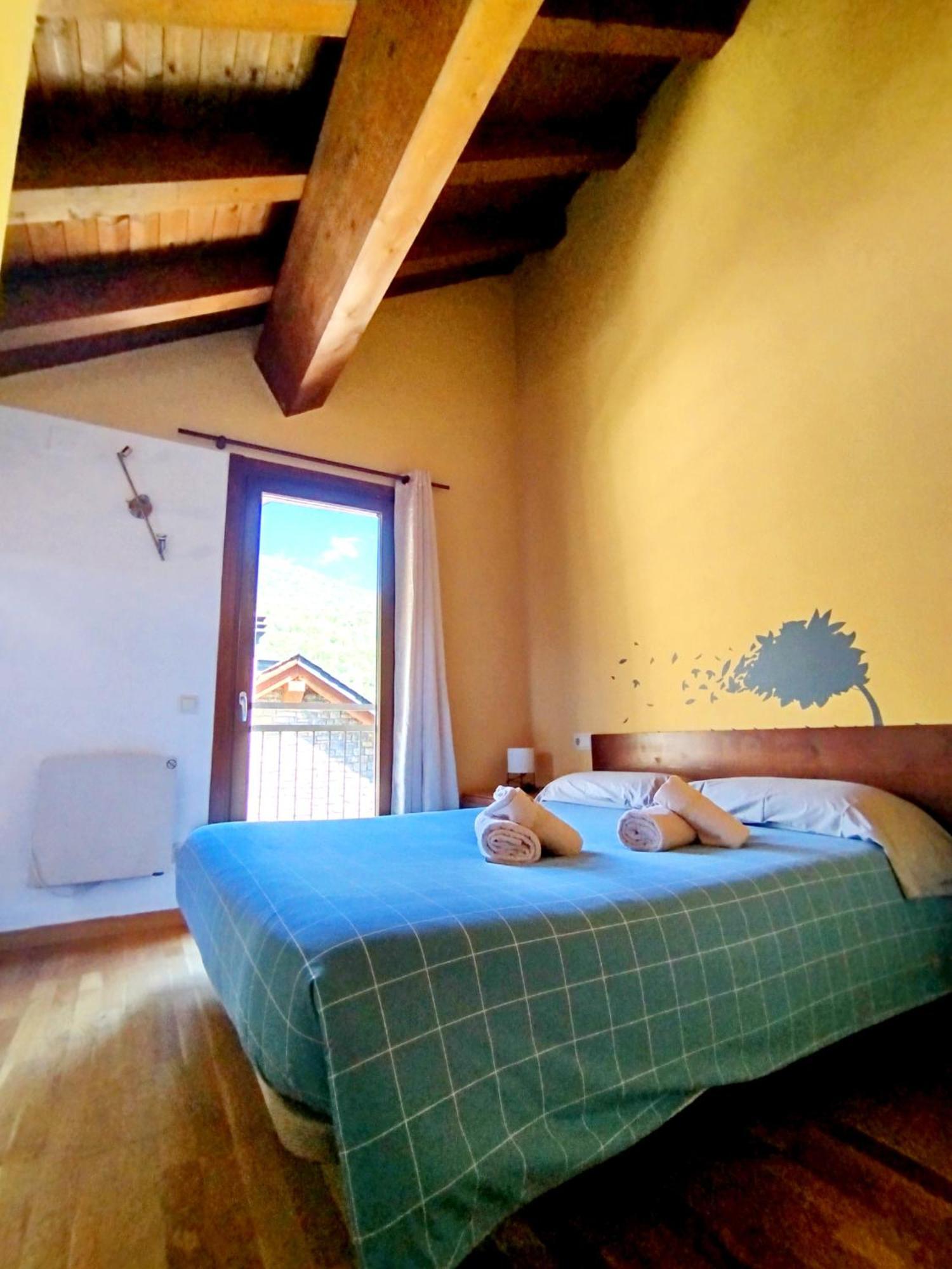 Apartaments Sort Pirineus Bagian luar foto