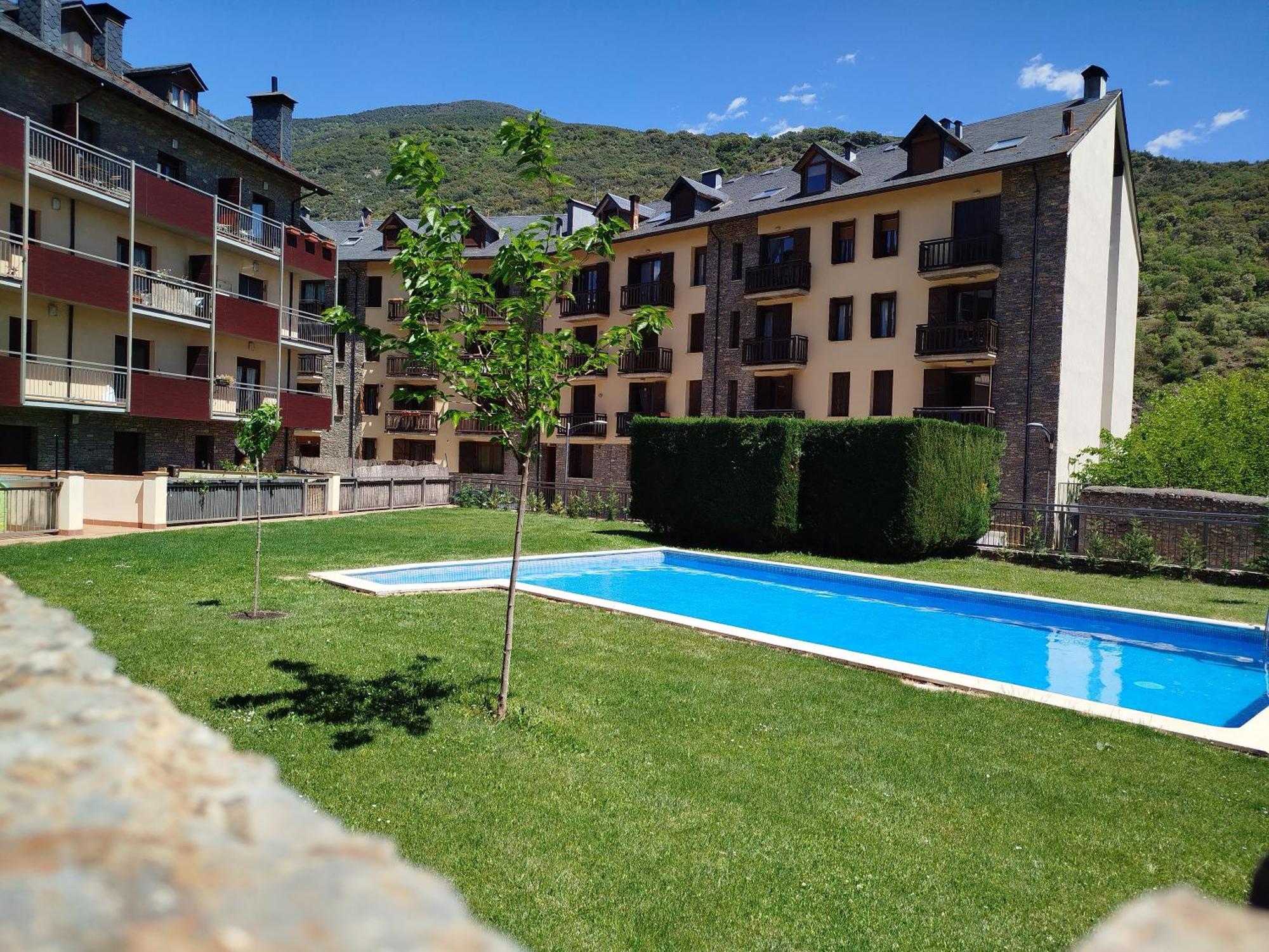 Apartaments Sort Pirineus Bagian luar foto