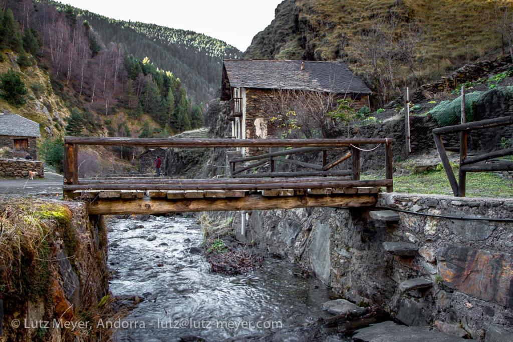 Apartaments Sort Pirineus Bagian luar foto