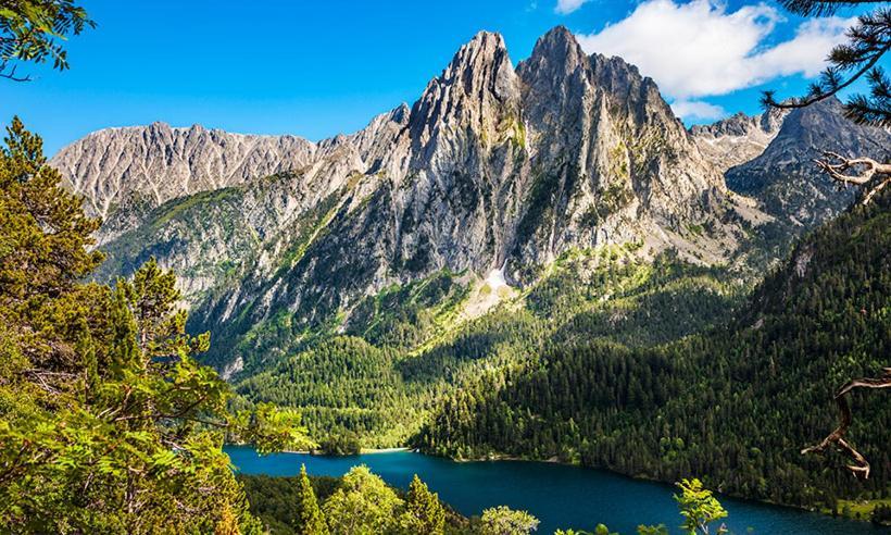 Apartaments Sort Pirineus Bagian luar foto